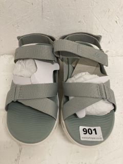 SKECHERS ARCH FIT SANDALS SIZE: 5