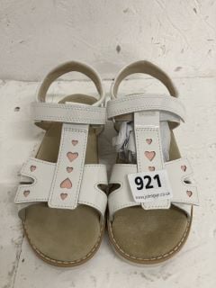 CLARKS SANDALS SIZE: 1 OLDER