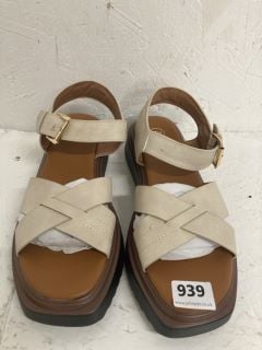 RIVER ISLAND SANDALS SIZE: 8