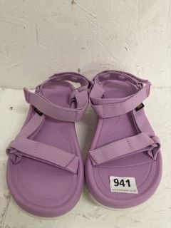 TEVA XLT 2 AMP SOLE SANDALS SIZE: 6