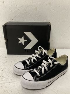 CONVERSE TRAINERS SIZE: 5