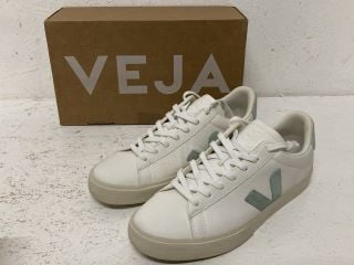 VEJA PCS UNIQUE CAMPO CHROME FREE LEATHER TRAINERS SIZE: 11