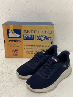 SKECHERS HANDS-FREE SLIP-INS SIZE: 9