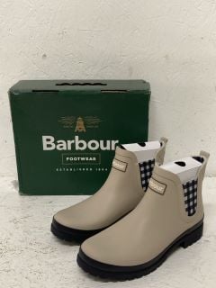 BARBOUR MALLOW BOOTS SIZE: 6