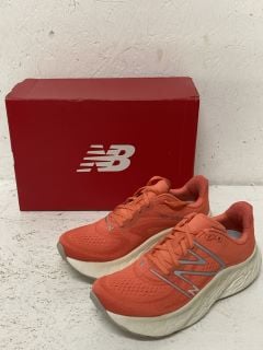 NEW BALANCE FRESH FOAM RUNNING SHOES SIZE: 8