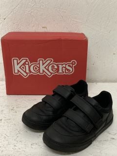 KICKERS TOVNI SCUFF LO LEATHER IN SIZE: 11 YOUNGER