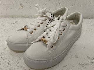 NEW LOOK COMFORT TRAINERS SIZE: 7