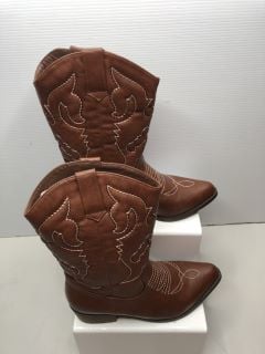 BROWN BOOTS SIZE 38