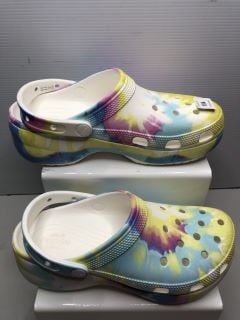 MULITCOLOURED CROCS UK SIZE 9