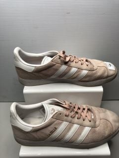 ADIDAS CANVAS TRAINERS UK SIZE 9