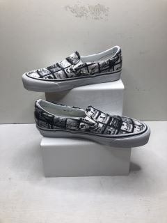 VANS UNISEX CLASSIC SLIP ON TRAINERS UK SIZE 9 - 11