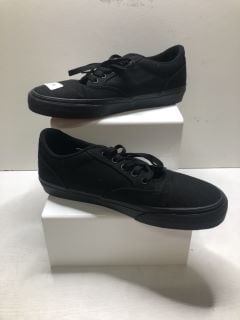 VANS CLASSIC BLACK TRAINERS UK SIZE 9