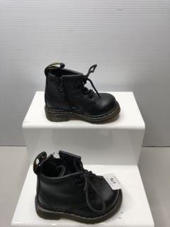 DR MARTENS KIDS BOOTS UK SIZE 3