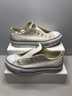 CONVERSE CTAS WHITE TRAINERS UK SIZE 7