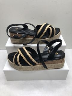 WOMENS BLACK SANDALS UK SIZE 7EE