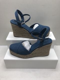 WOMENS BLUE SANDALS UK SIZE 4E