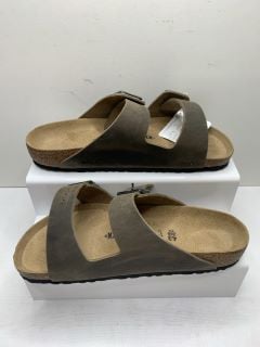 BIRKENSTOCK ARIZONA FADED KHAKI SANDALS UK SIZE 9