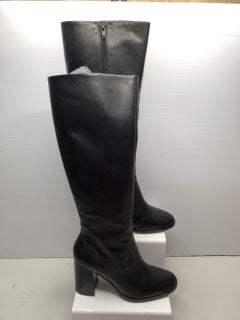 WOMENS SANTA BLACK BOOTS UK SIZE 7