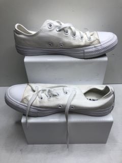 CONVERSE WHITE LOW TOP TRAINERS UK SIZE M7/W9