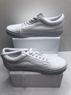 VANS WHITE CANVAS SHOES UK SIZE 6.5