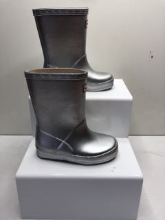 KIDS FIRST CLASSIC METAL HUNTER BOOTS SIZE 6