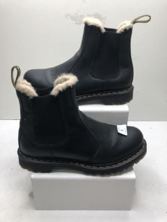 DR AIR MARTENS BLACK BOOTS UK SIZE 8