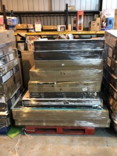 PALLET OF TVS INC TOSHIBA & LG & SAMSUNG (SMASHED, SALVAGED, SPARES)