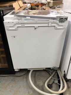 AEG INTEGRATED UNDERCOUNTER FRIDGE MODEL NO: NSK6I82EF