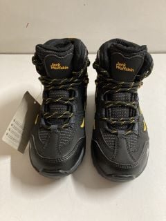 CHILDRENS JACK WOLFSKIN WALKING BOOTS IN BLACK SIZE - UK 9 KIDS