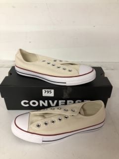 CONVERSE UNISEX LOW NATURAL IVORY TRAINERS IN UK SIZE 7