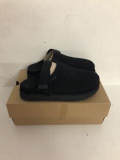 UGG W GOLDENSTAR CLOG IN BLACK IN UK SIZE 8