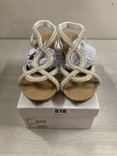 WHITE SLIP ON SANDALS IN UK SIZE 5