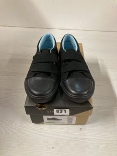 START RITE JUMPING BLACK VELCRO SHOES UK SIZE 10.5F