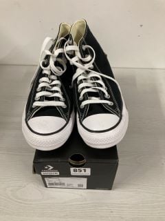 CONVERSE CHUCK TAYLOR TRAINERS IN BLACK AND WHITE UK SIZE 7