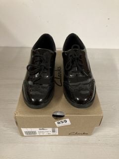 CLARKS AUBRIE TAP Y BLACK PATENT SMART SHOE IN UK SIZE 3