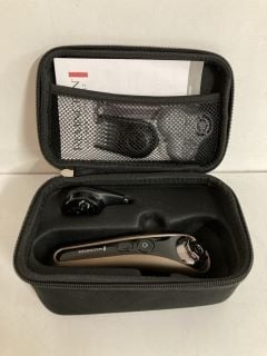 REMINGTON SHAVER KIT WITH ACCESSORIES