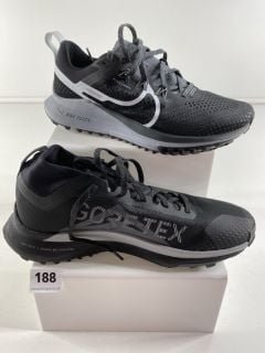 NIKE TRAINERS SIZE UK 7 (TWO DIFFERENT PAIR OF SHOES )