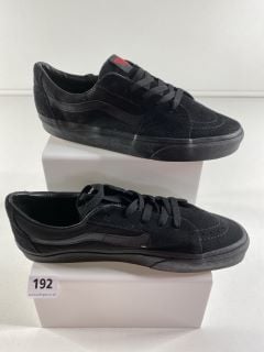 VANS SK8-LOW IN BLACK UK 9