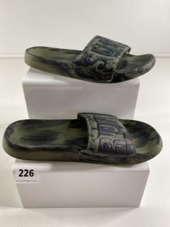 SUPERDRY SLIDERS SIZE 6-7