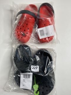 2 X  SHOES TO INC CROCS UK SIZE J1