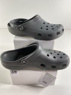 GREY CROCS FOR MEN UK SIZE 13