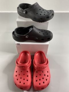 2 X CROCS SIZES M7+J3