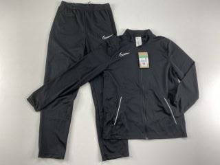 NIKE KIDS TRACKSUIT UK SIZE XL