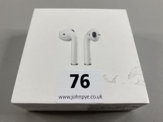 APPLE AIRPODS EARPHONES IN WHITE: MODEL NO A2031 A2032 A1602 (WITH BOX)  [JPTN41761]