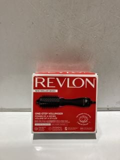 2 REVLON SALON HAIR DRYER AND VOLUMISER BRUSH & BRAUN SILK 5 WOMENS SHAVER TOTAL RRP £110