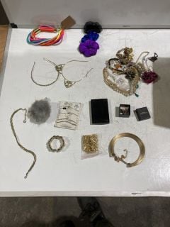 QTY OF ASSORTED JEWELLERY