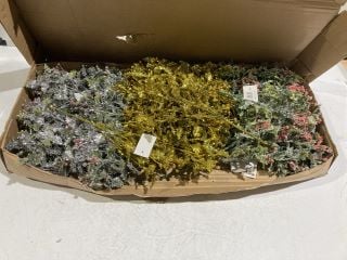 PLASTIC BERRY/HOLLY BUSH ASSORTED COLOURS