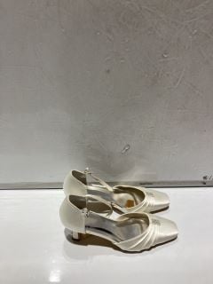 2 X EMILY BRIDAL HEELS