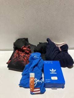 QTY OF ASSORTED CLOTHING TO INCLUDE FILA POLO T-SHIRT