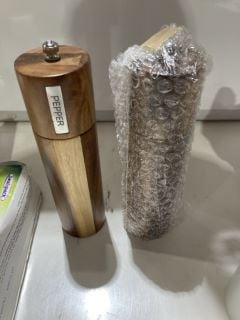 QTY OF ASSORTED ITEMS TO INCLUDE SALT AND PEPPER MILL SET